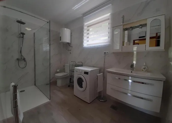 Captain Ante's House * Dragove